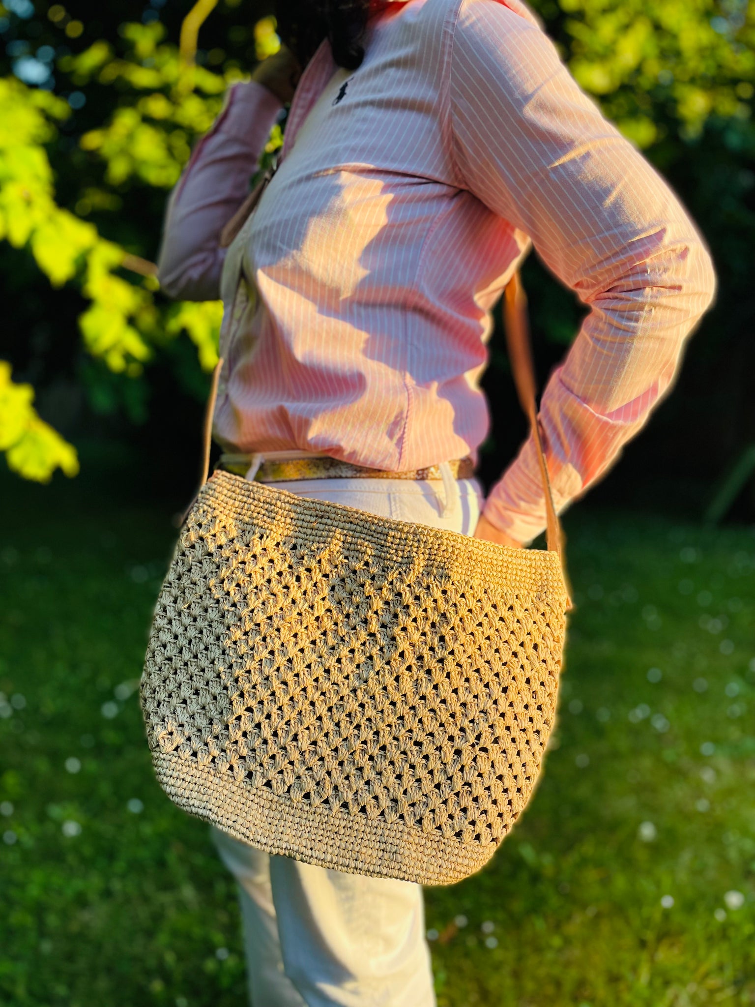 Sac bandoulière en crochet raphia naturel ajouré