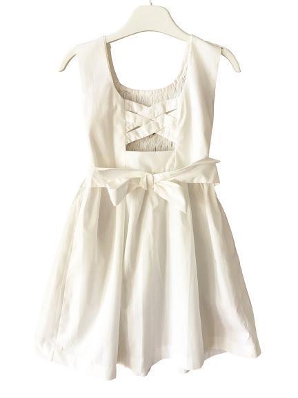 Robe smocks enfant fille blanc dos ouvert croisillons