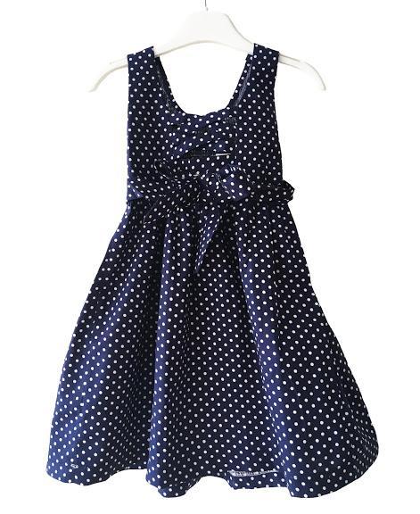 Robe smocks enfant fille bleu marine pois blancs dos ouvert croisillons